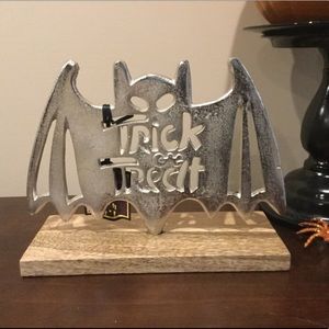NWT Halloween Metal & Wood Bat Decoration 🦇